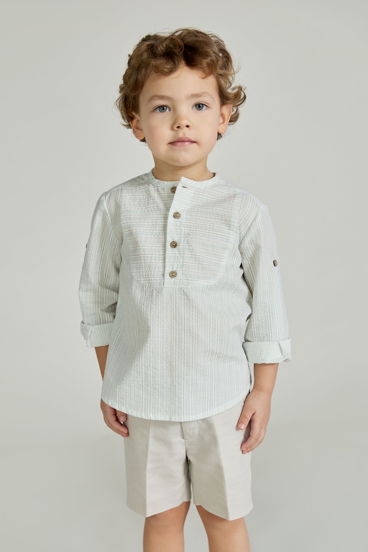 Gestreifte Bluse + Hose von Martín Aranda