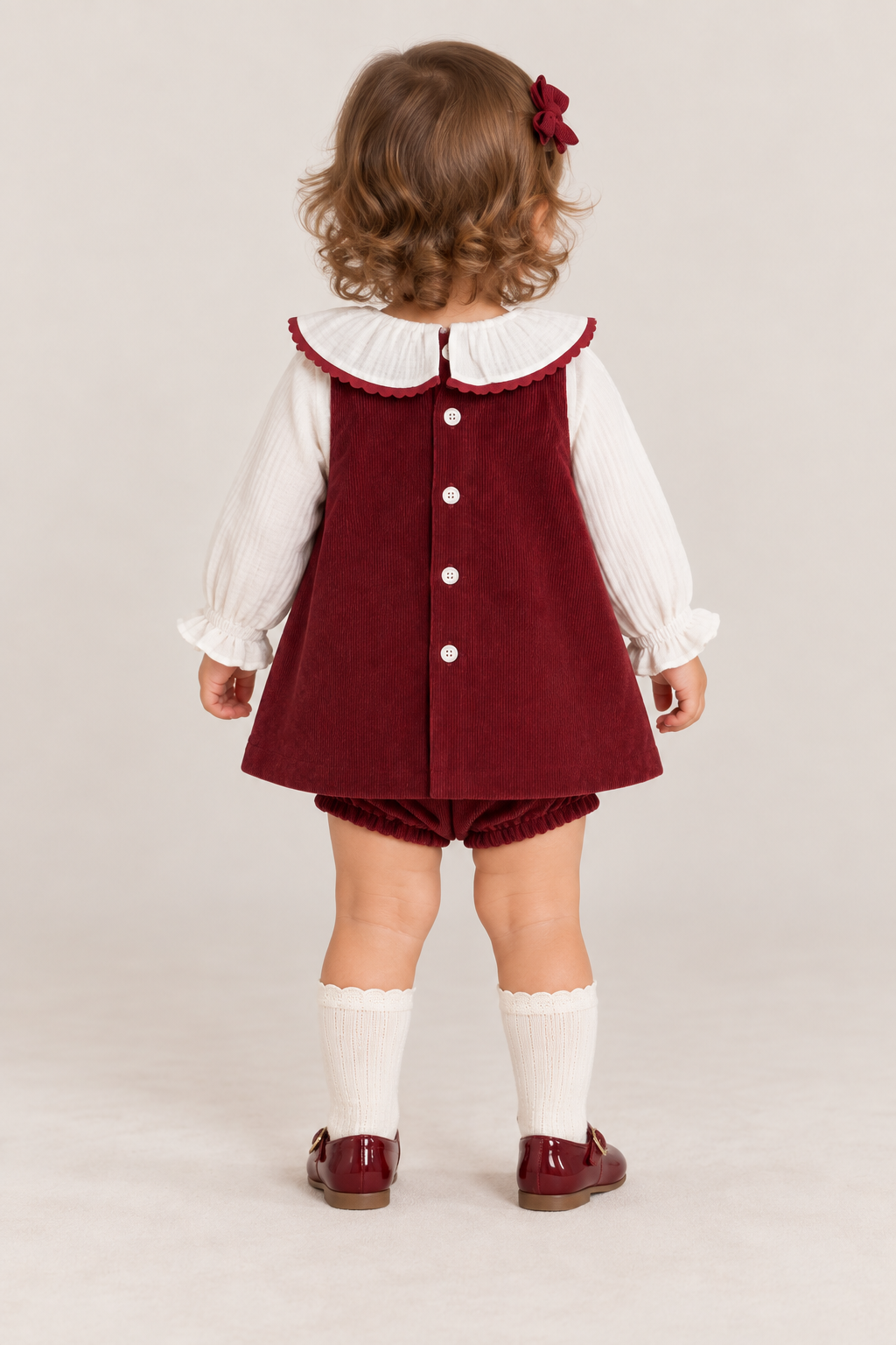 Vestido pichi y braguita granate de micropana, cuello volante y canesú con puntilla- Fina Ejerique