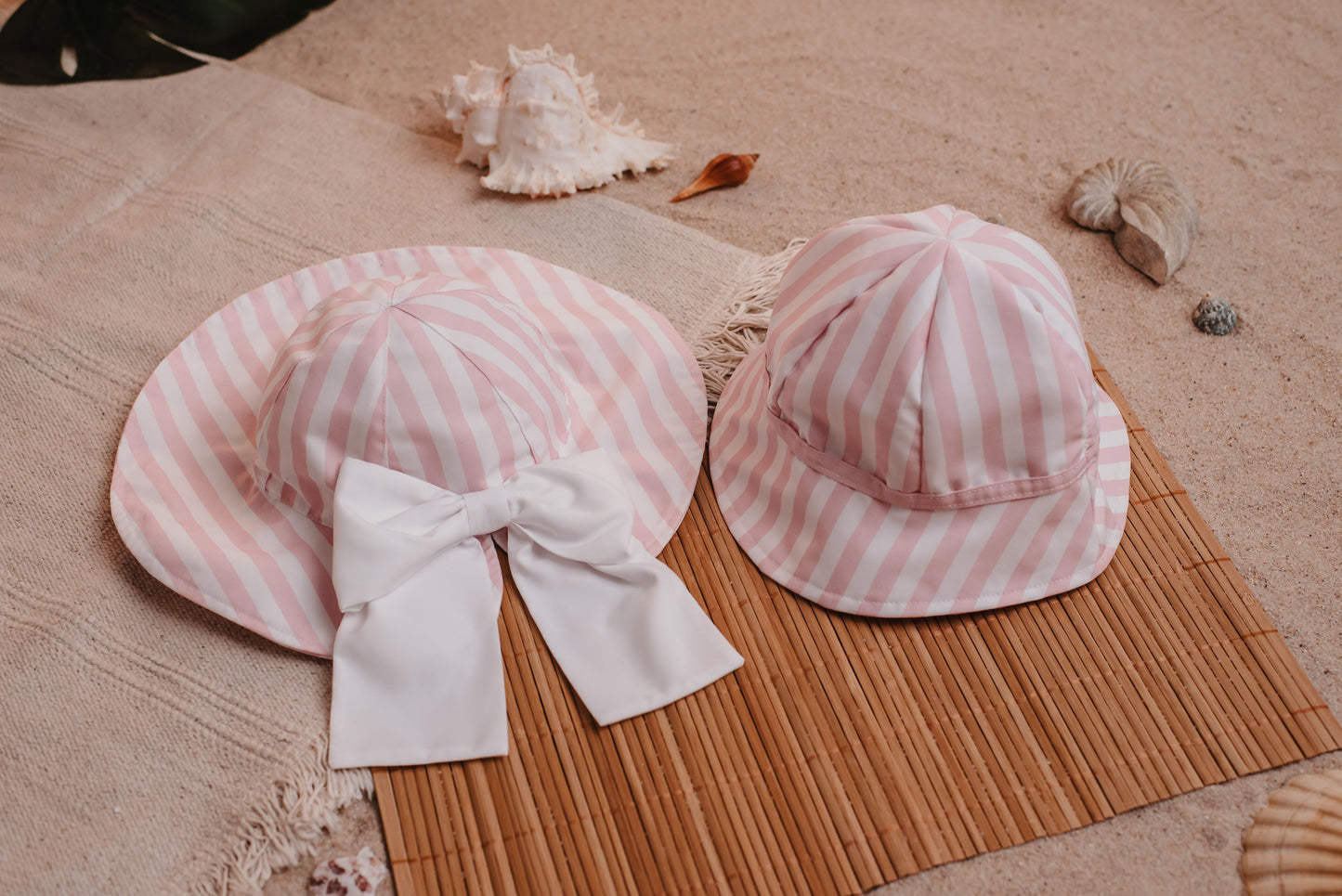 HALF-LEGGED GIRL'S BATH HAT