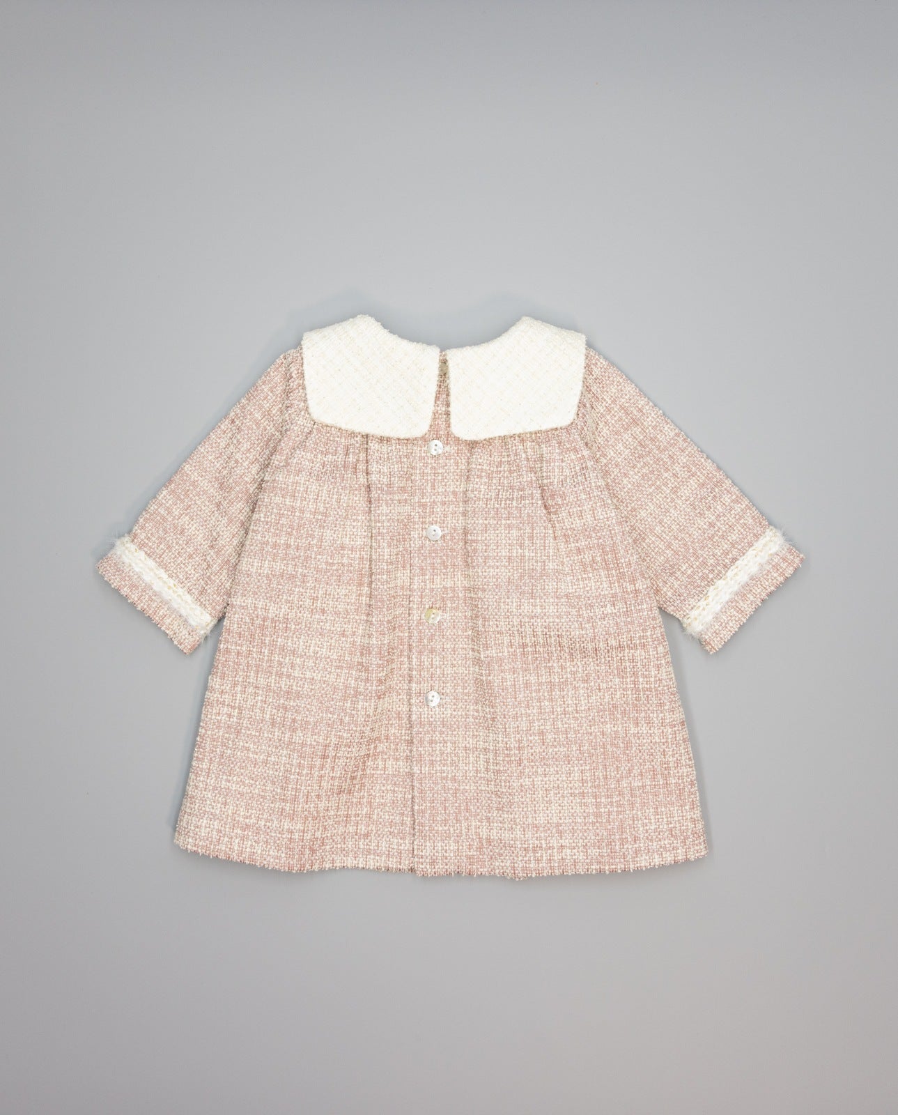 Vestido beige de tweed con lazo rosa de grosgrain y bolsillos - Fina Ejerique - Crudo